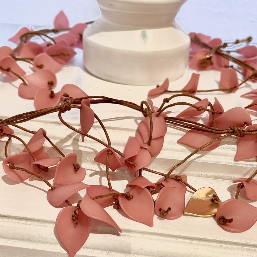 COLLAR "HOJAS ROSA"