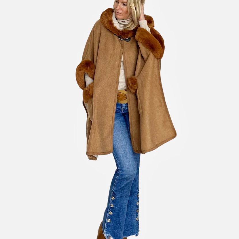 Capa con capucha “BOGA”