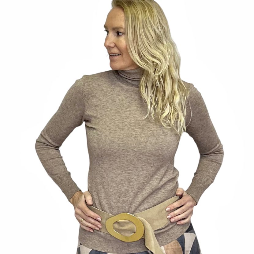 Jersey de punto con cuello alto “NALA” MARRÓN