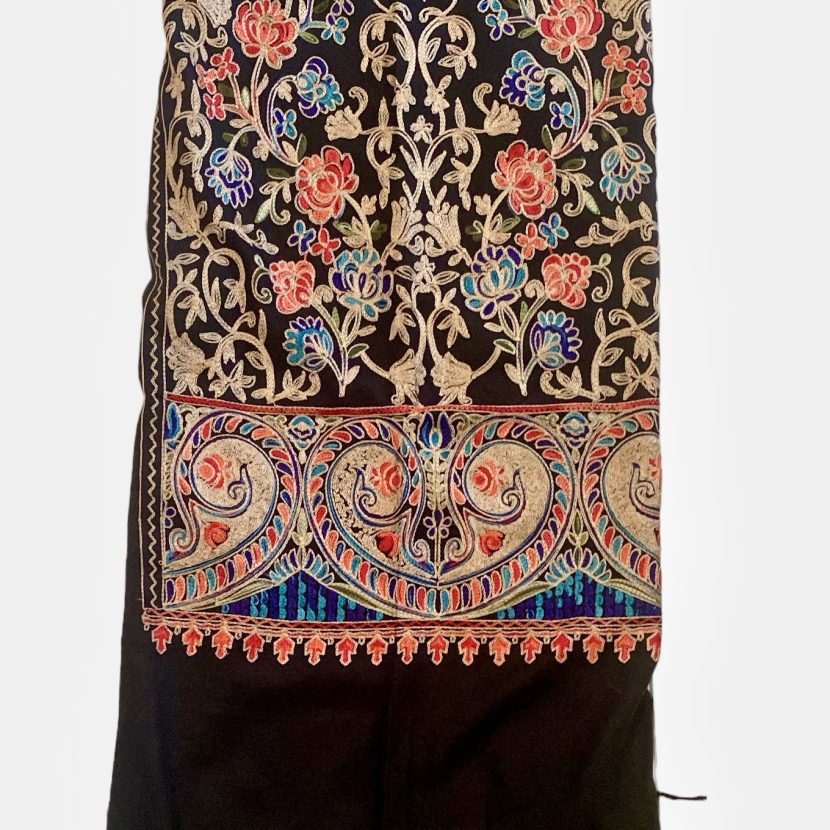 Pashmina bordado flores “MADRID” NEGRO